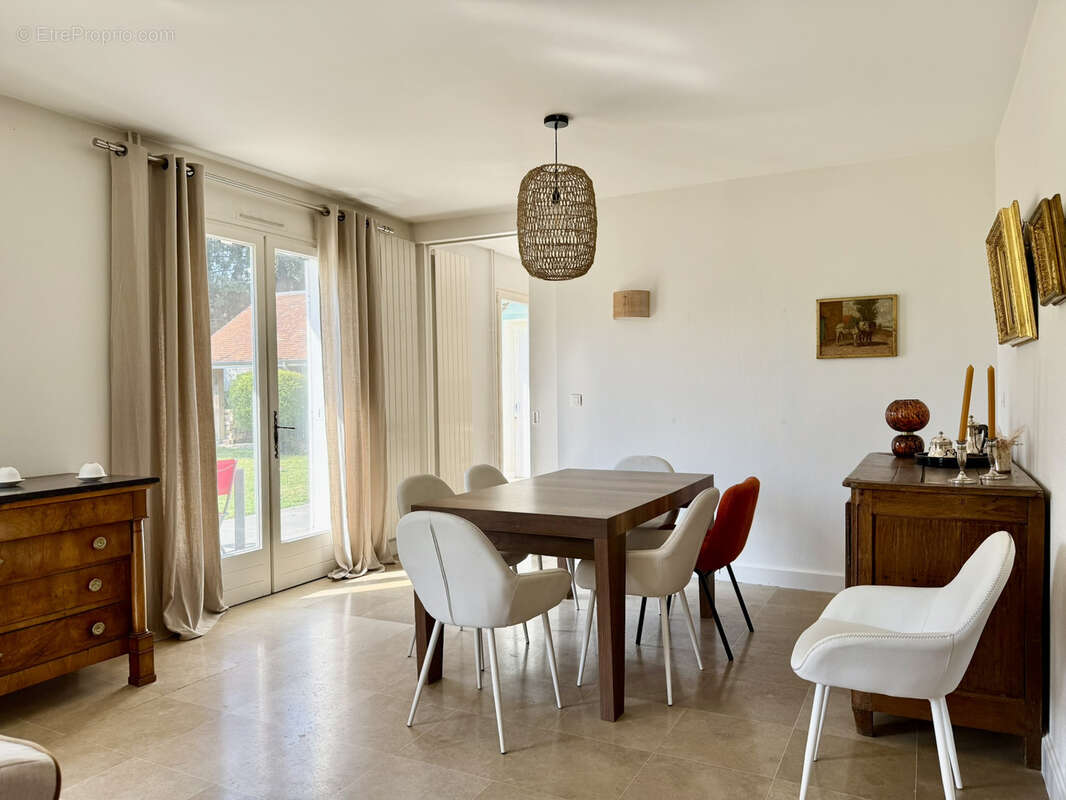 Maison à PONT-SAINTE-MARIE