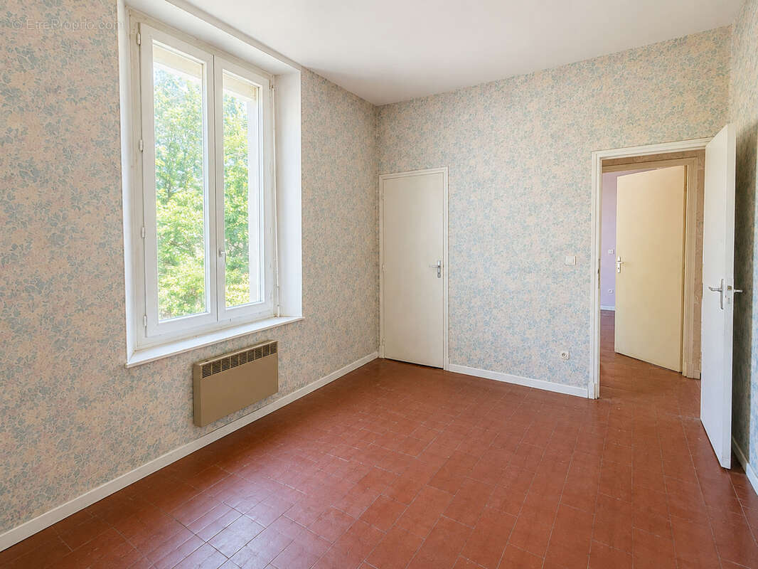 Un lieu unique à réinventer   Ancienne école de village - photo 6