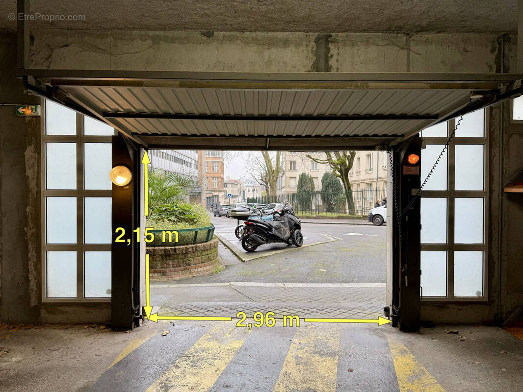 Parking à PARIS-12E