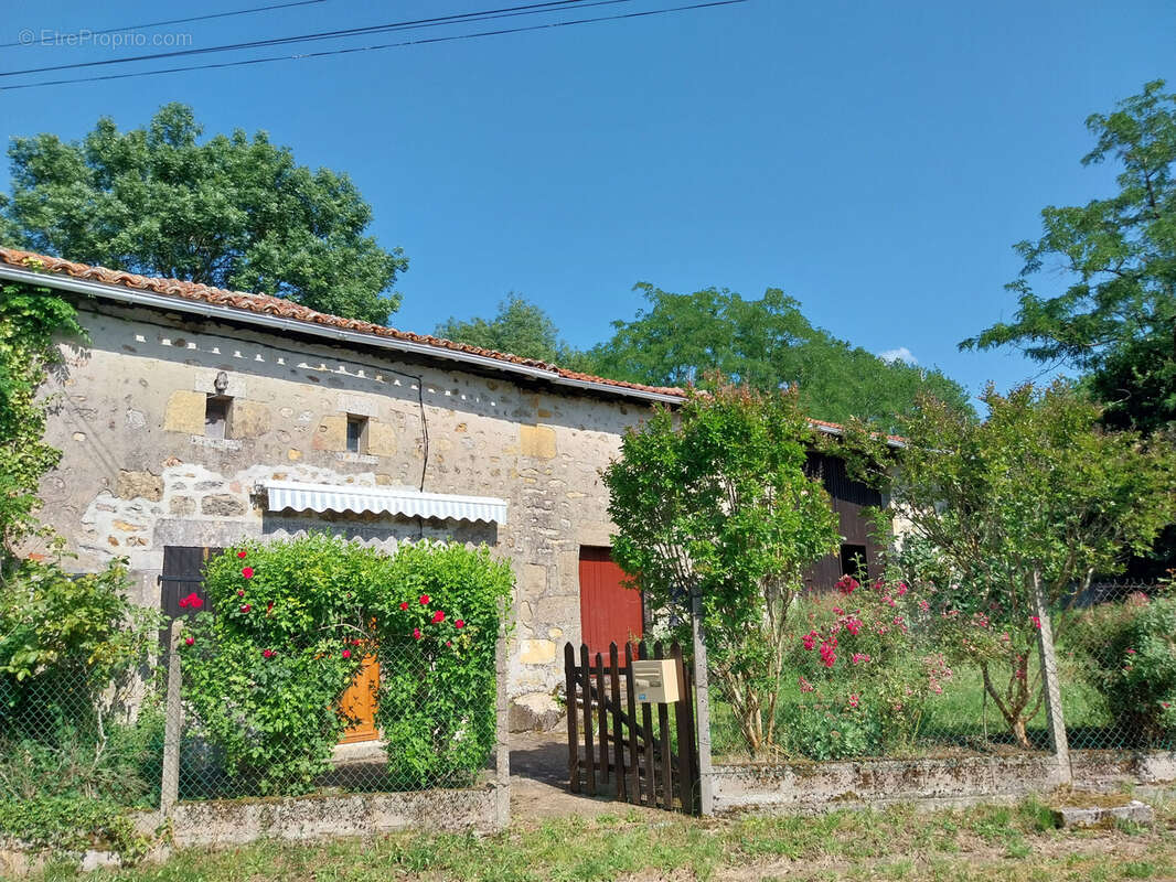 Maison à CHASSENEUIL-SUR-BONNIEURE