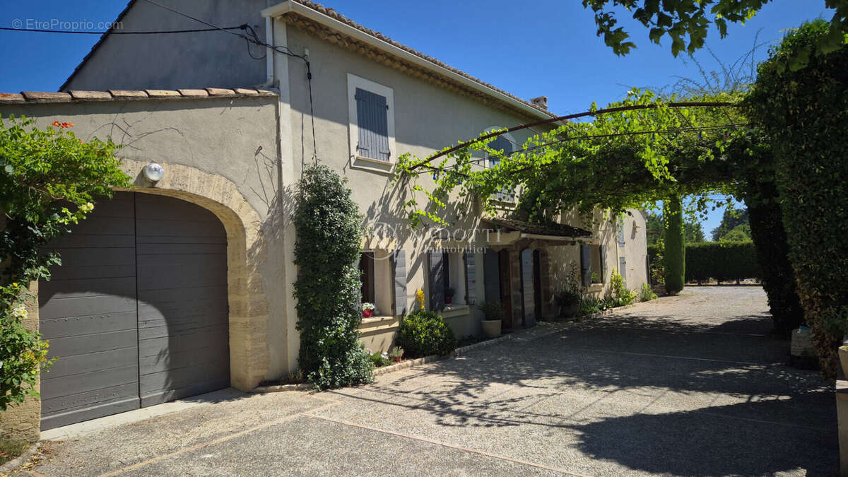 Cavaillon mas en campagne sur 9300 m² de terrain. - photo 2