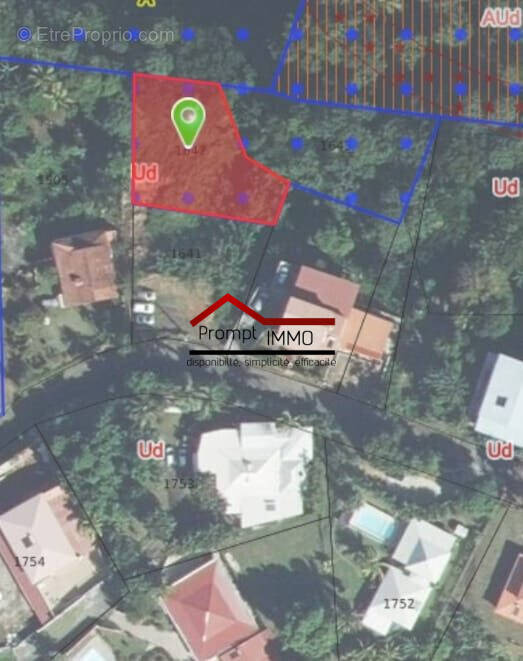 Terrain à RIVIERE-SALEE