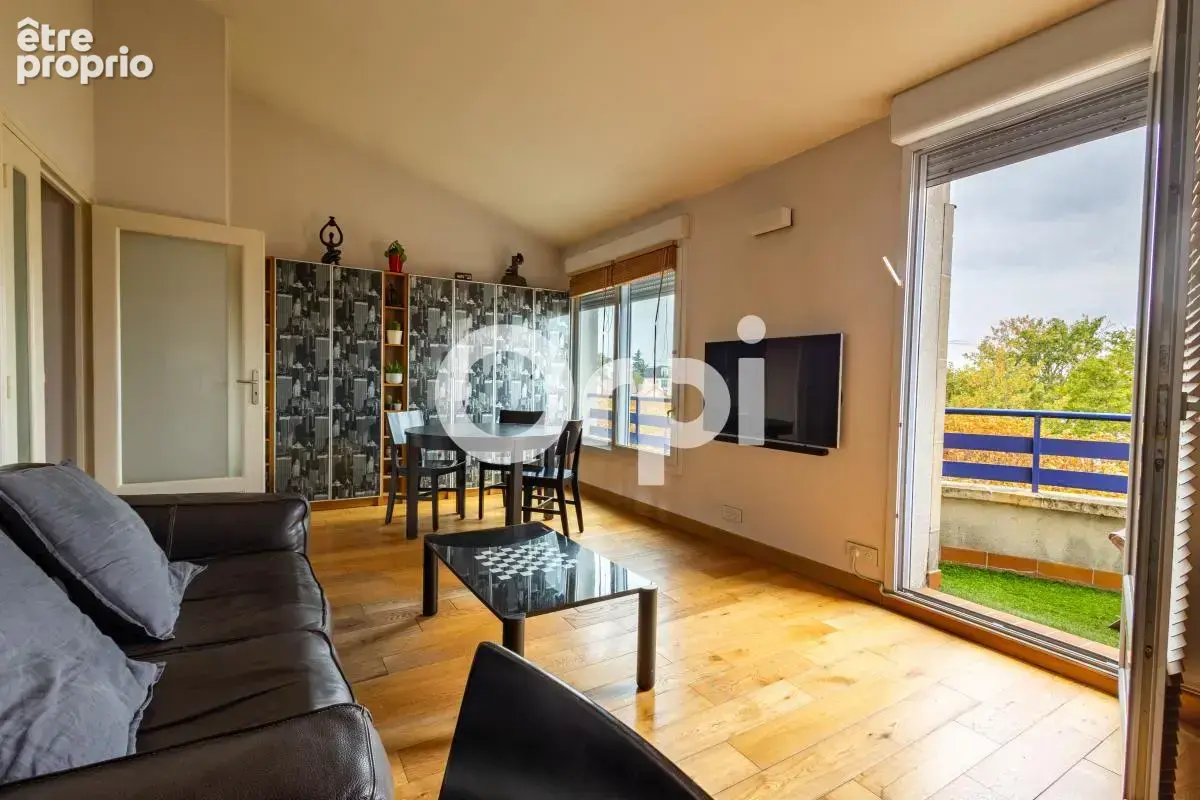 LE RAINCY secteur "PLATEAU" Appartement 2 pièces de 45m² avec parking en sous-sol, cave et balcons - photo 2