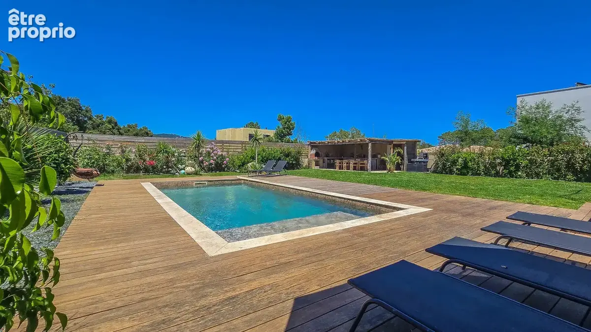 Villa de charme avec piscine effet pierre à 10 min des plages - photo 10