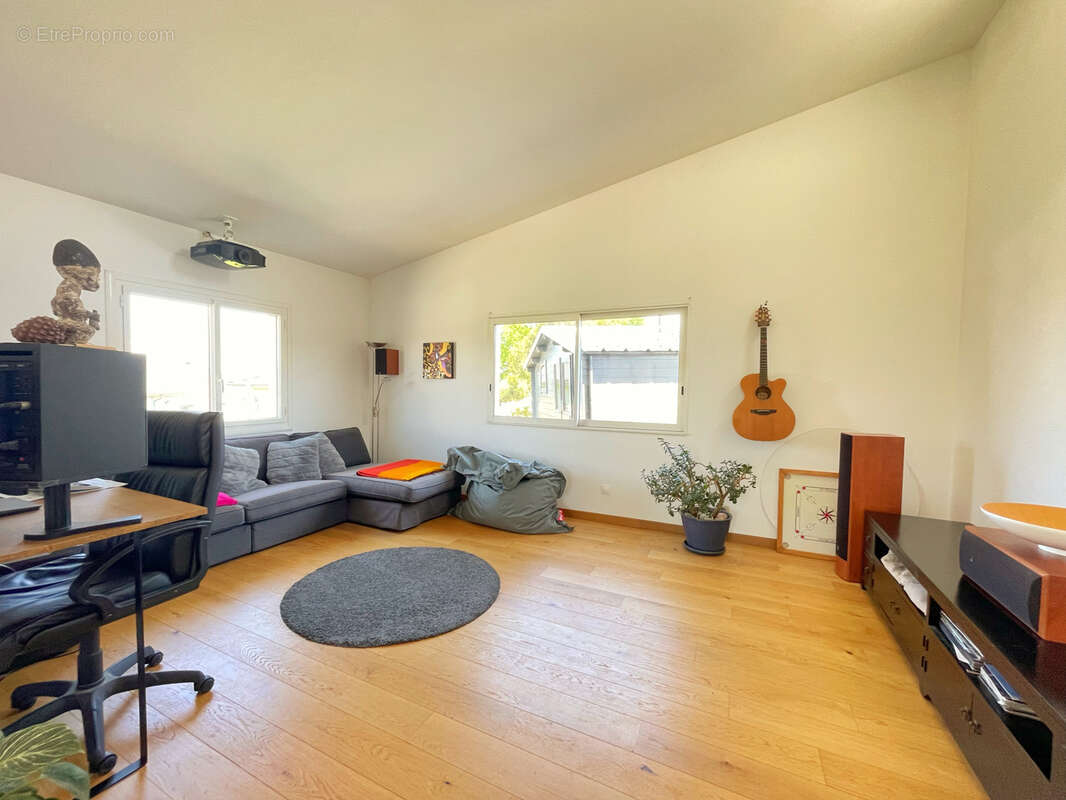 Maison à SAINT-GENIS-LAVAL