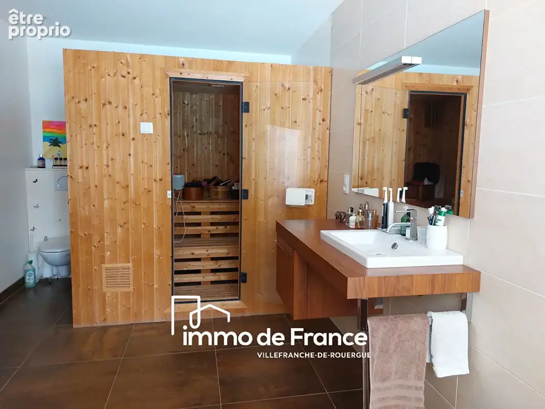 Maison T5/6 , 212m² habitables sous sol avec garage, terrain et piscine. - photo 9