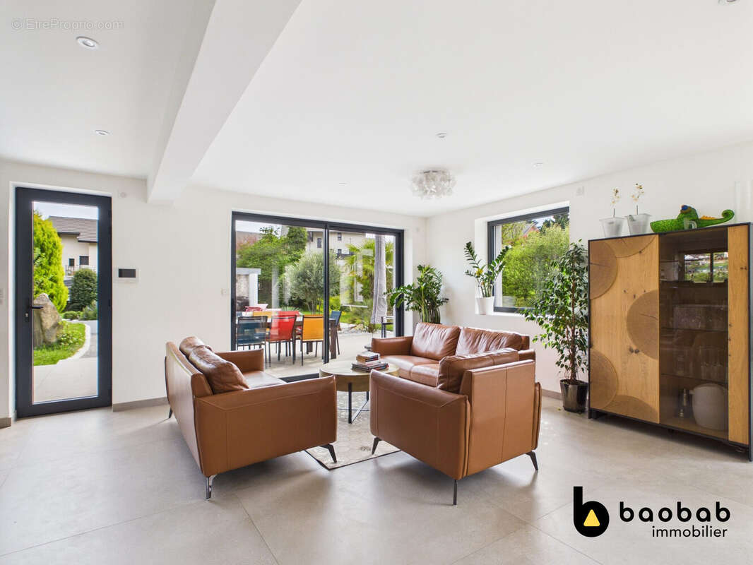 Maison à SAINT-JEOIRE-PRIEURE