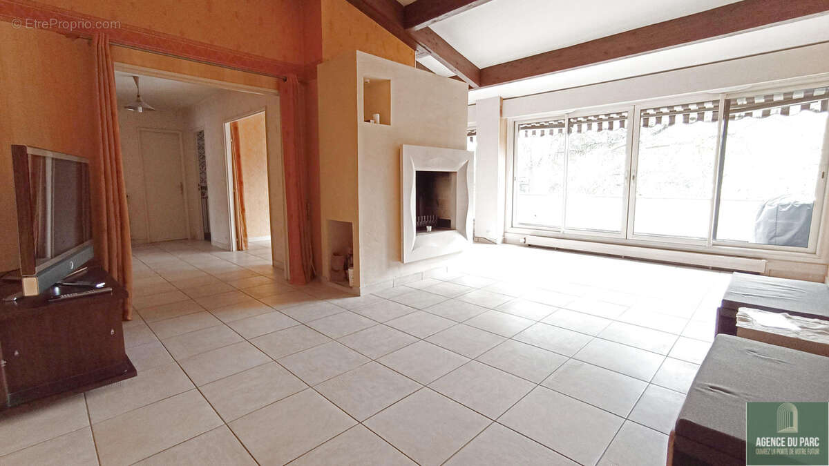 Appartement à VILLE-D'AVRAY