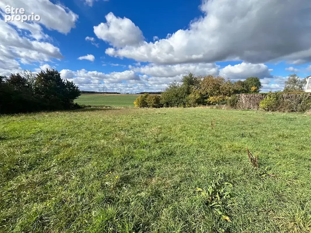 Terrain à NEUILLY-EN-THELLE
