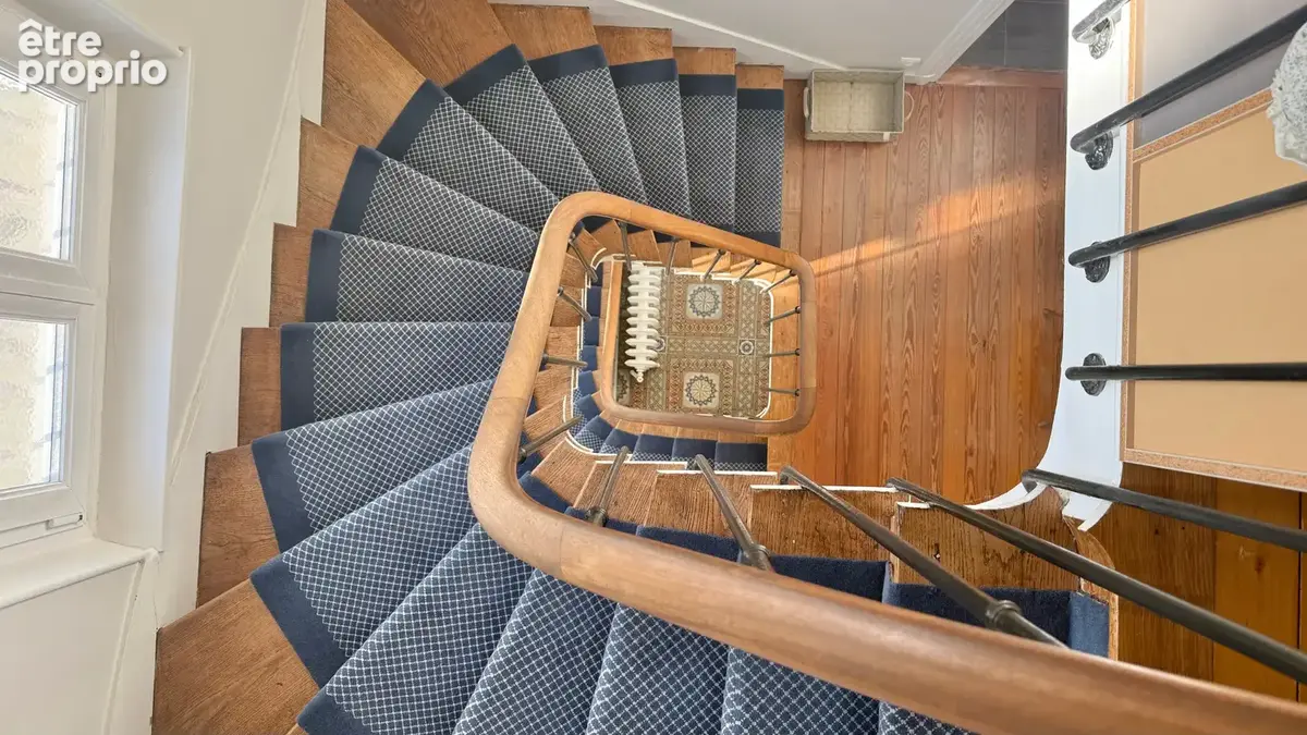 Belle meulière de caractère avec 6 chambres et jardin - photo 11