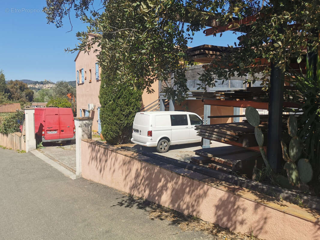 Commerce à COGOLIN