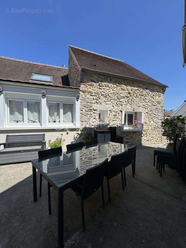 Maison briarde de charme – 146 m² – dépendances – terrain 1 350 m² – calme absolu - photo 2
