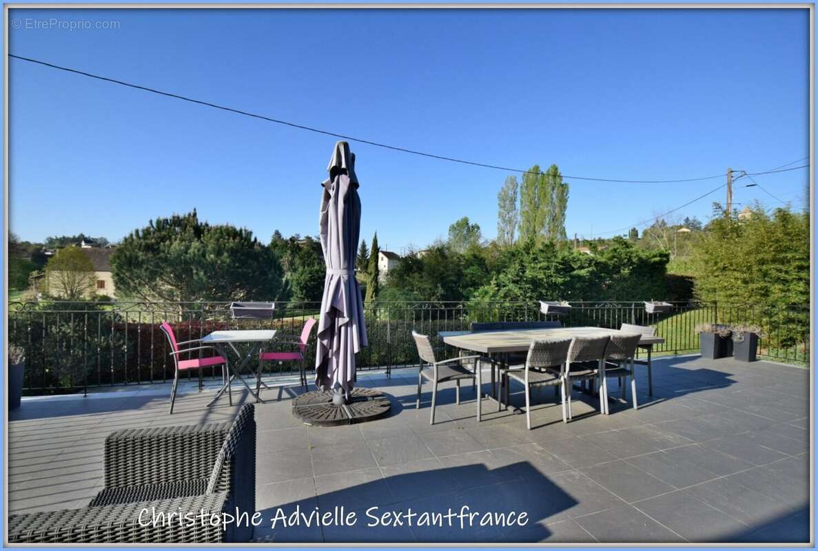 Ensemble immobilier, maison d'habitation, local commercial et gîtes sur 9127 M2 - photo 8