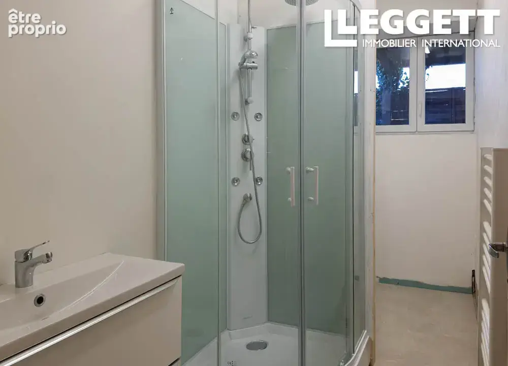 Maison individuelle en pierre avec bâtiments et jardin - photo 4