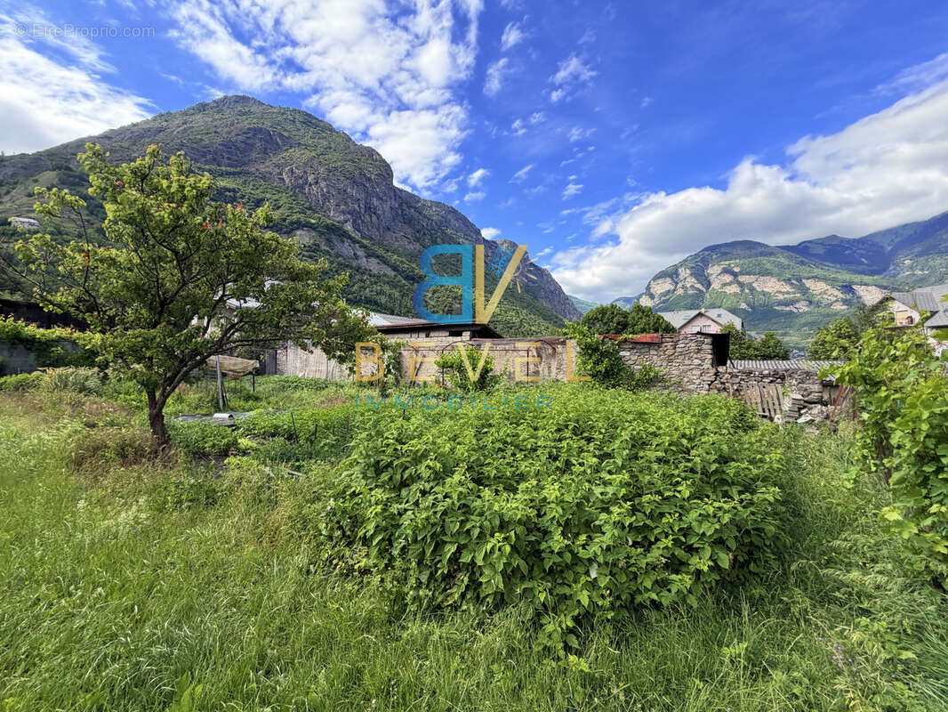 Terrain à SAINT-JEAN-DE-MAURIENNE