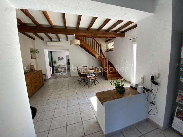 Maison à VILLECOMTAL-SUR-ARROS