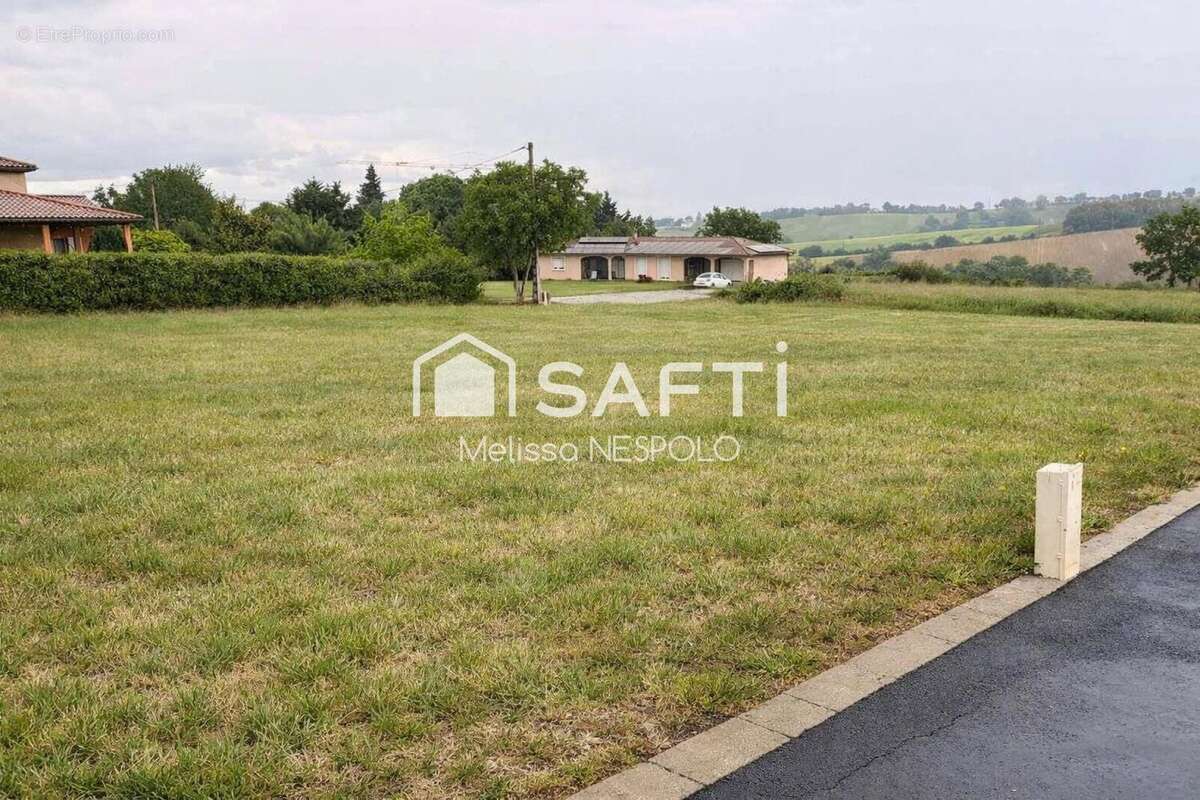 Terrain 755 m² à L'isle-Jourdain  - photo 2
