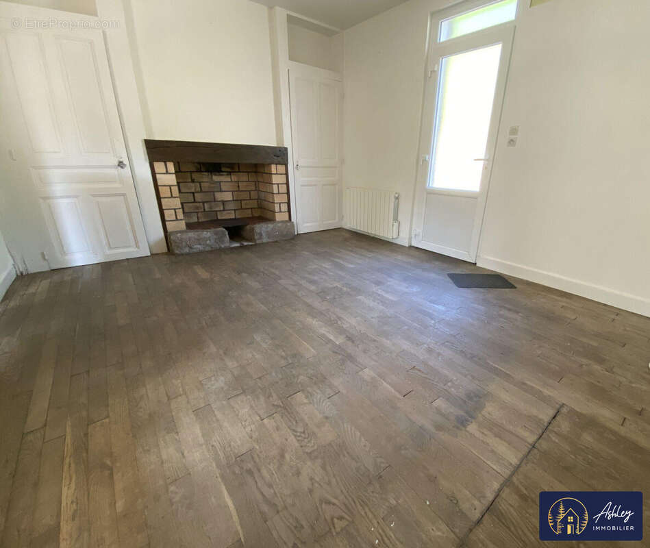 Maison 3 pièces YDES - Maison à YDES