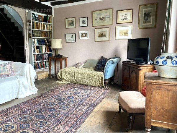 salon 2 - Maison à CONFOLENS