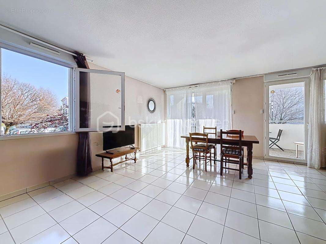 Appartement à FONTAINE