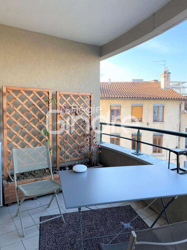 Vente - Appartement - 2 pièces + cuisine - 51 m² - 265 000 € - - photo 4