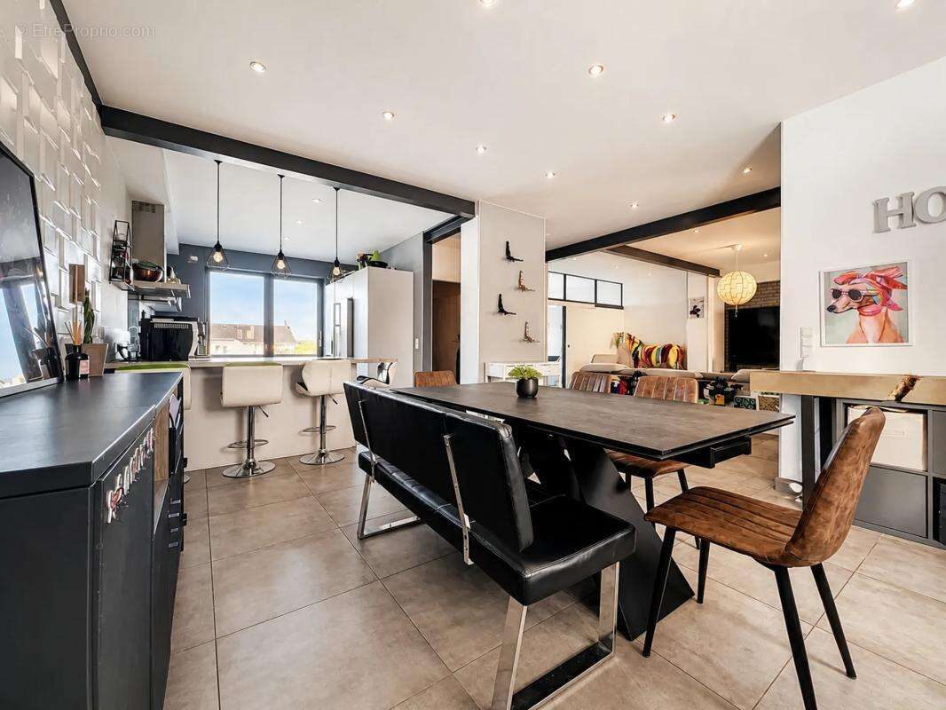 Maison de 8 pièces de 197,6 m² à Yutz - photo 2
