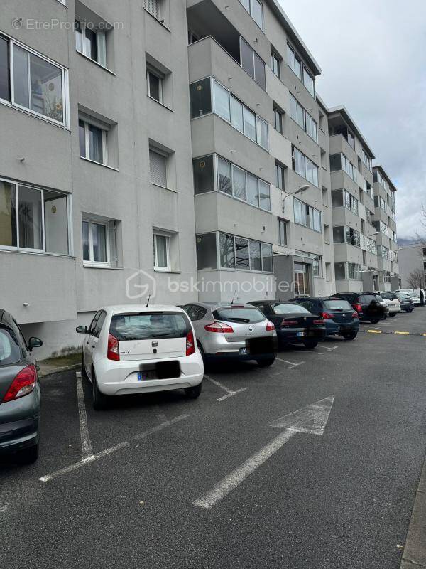 Appartement à SAINT-MARTIN-D'HERES