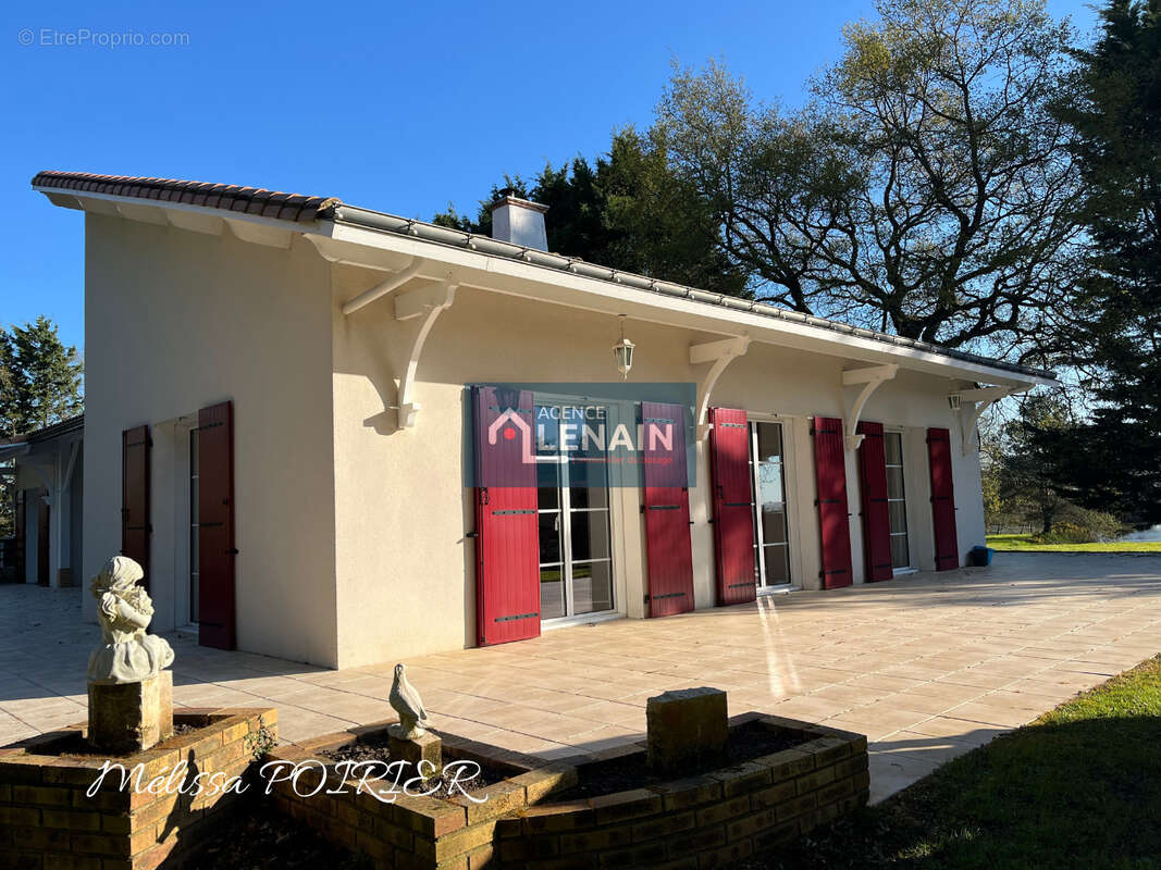Maison à SAINT-MARTIN-DES-TILLEULS