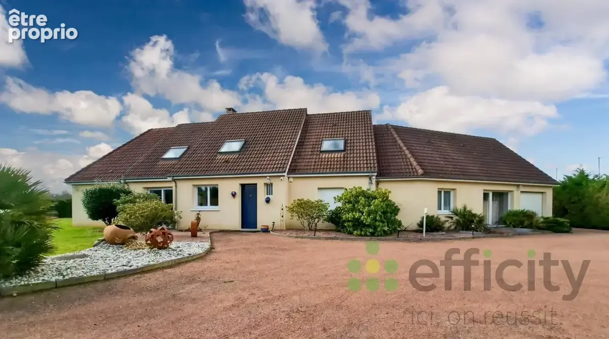 Maison 10 pièces 287 m² à vendre à Guecelard (72230) - photo 1