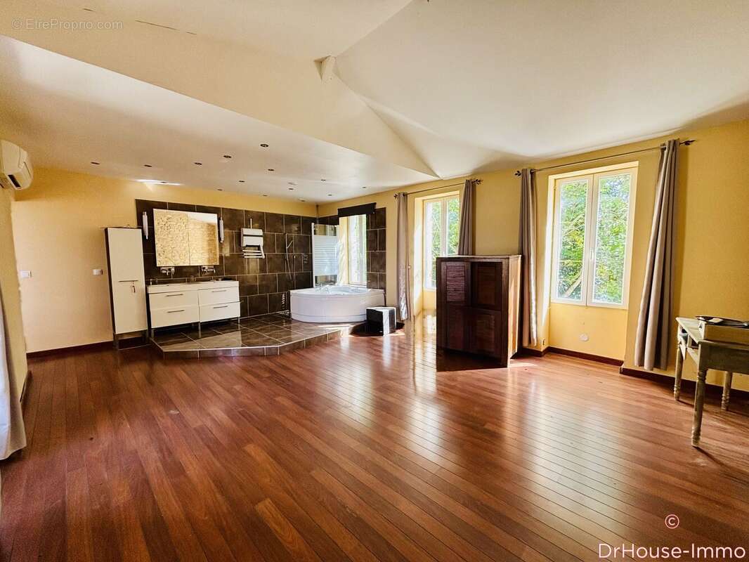 Autre à ROUFFIGNAC-DE-SIGOULES