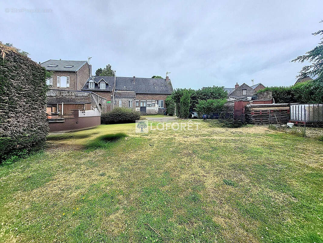 Maison à MONTBREHAIN