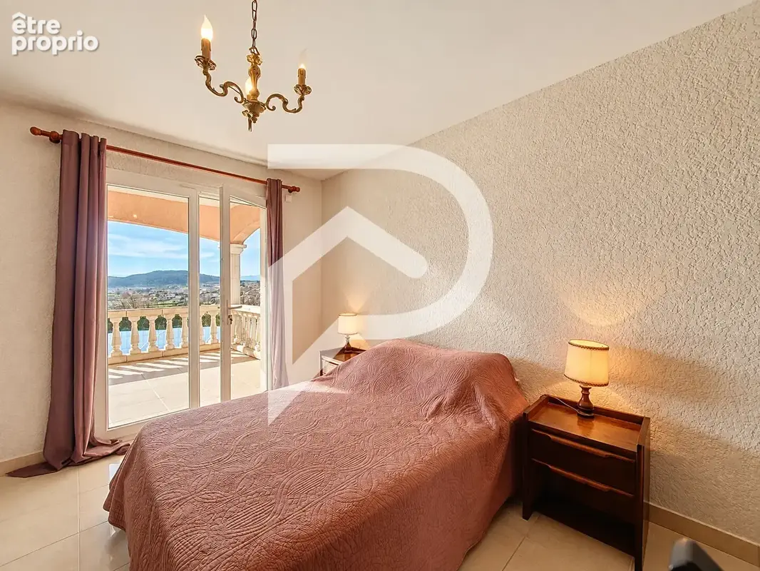 Maison à vendre Villeneuve De Berg 6 pièce(s) 230 m2 - photo 8
