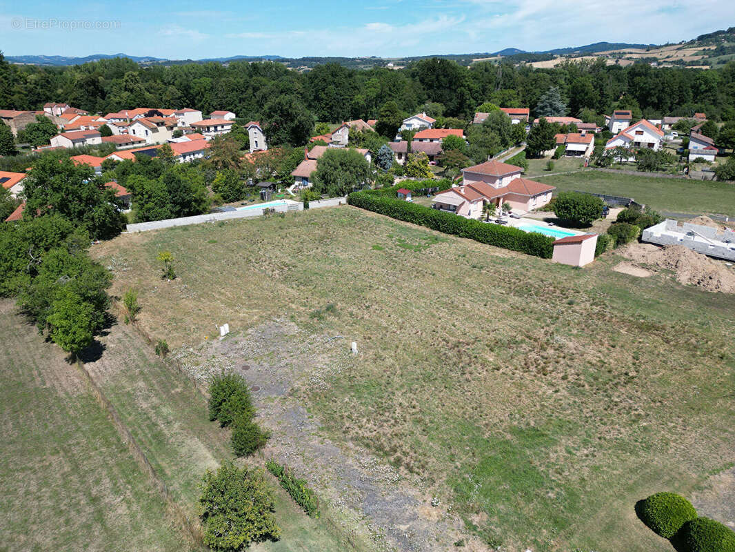 Terrain à PARENTIGNAT