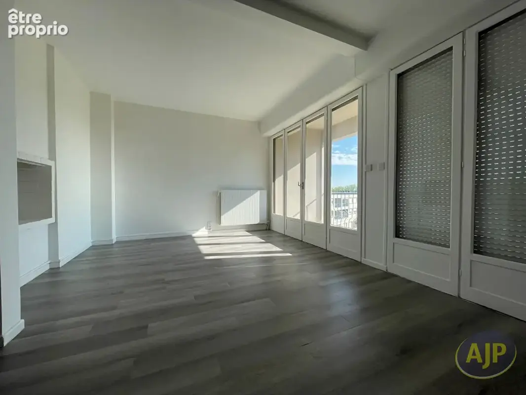 Appartement  4 pièce(s) SAINTES - photo 3