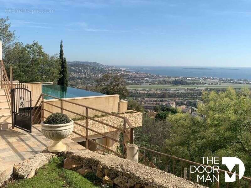 Maison à MANDELIEU-LA-NAPOULE