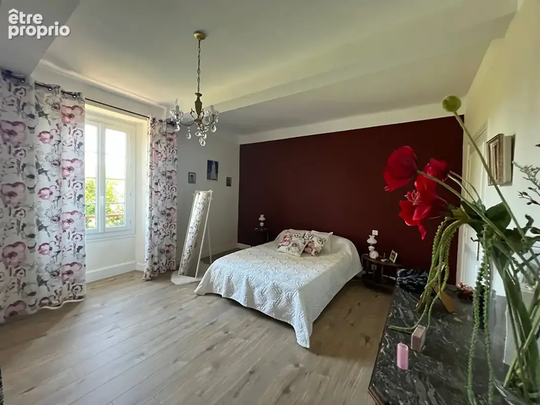 AU COEUR d 'une ville tous commerces Belle Maison de caractère . - photo 13