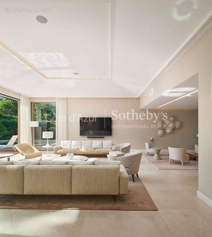 Luxueuse villa face à la mer - Les Parcs de Saint Tropez. - photo 9