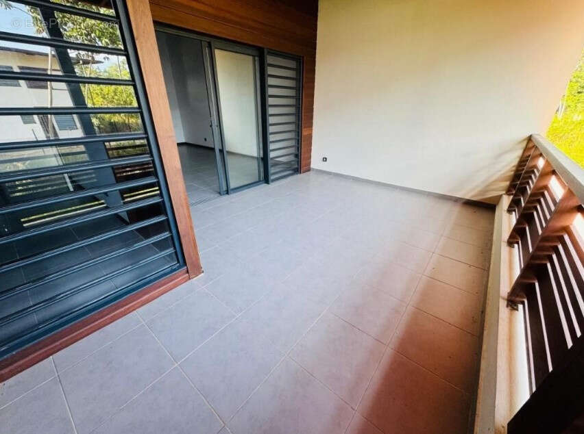 Appartement à REMIRE-MONTJOLY