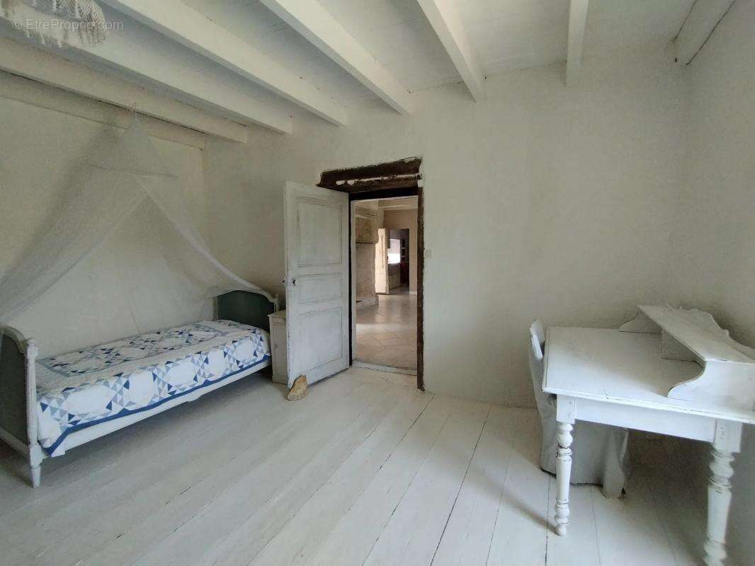 Maison à CASTELNAU-MONTRATIER