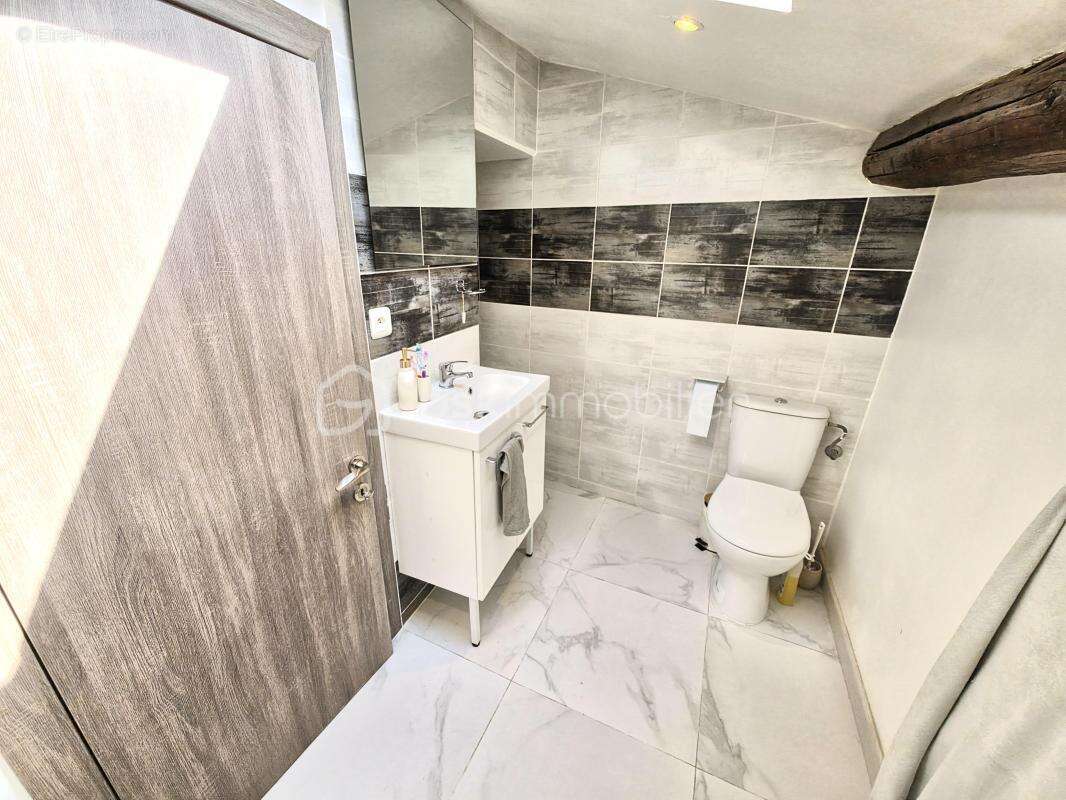 Duplex pour investissement locatif- T3 de 53m2 vendu loué ( bail meublé de 1 an) - photo 5