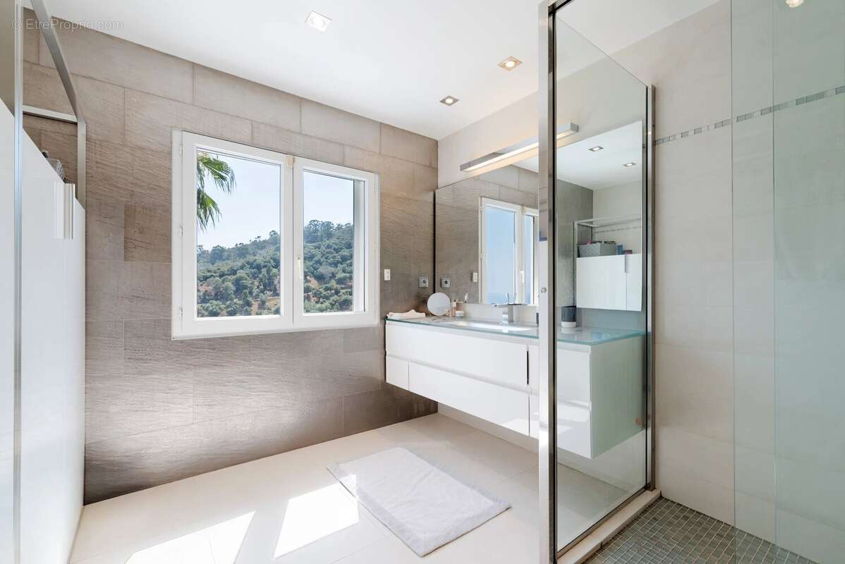 Villa contemporaine à Mandelieu-la-Napoule avec vue mer panoramique et espace bien-être - photo 7