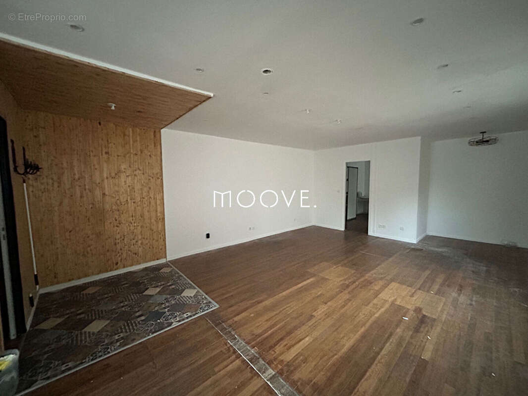 Commerce à PETIT-COURONNE