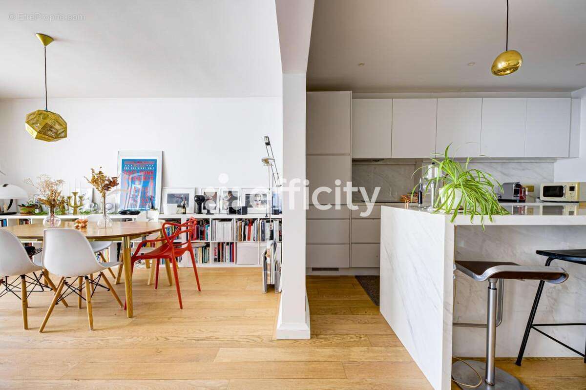 Appartement à PARIS-16E