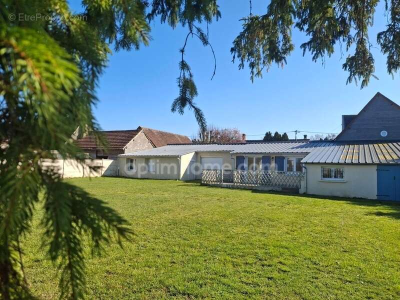 Maison à TREMBLAY-LES-VILLAGES