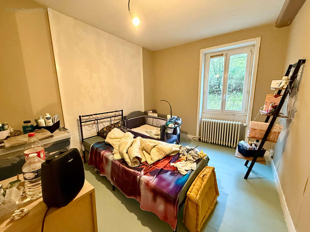 Appartement à AMPLEPUIS