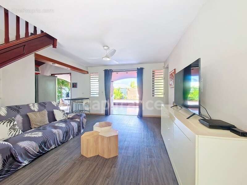 Dpt Guadeloupe (971), à vendre SAINT-FRANCOIS, villa 3 suites avec piscine et jacuzzi - photo 4