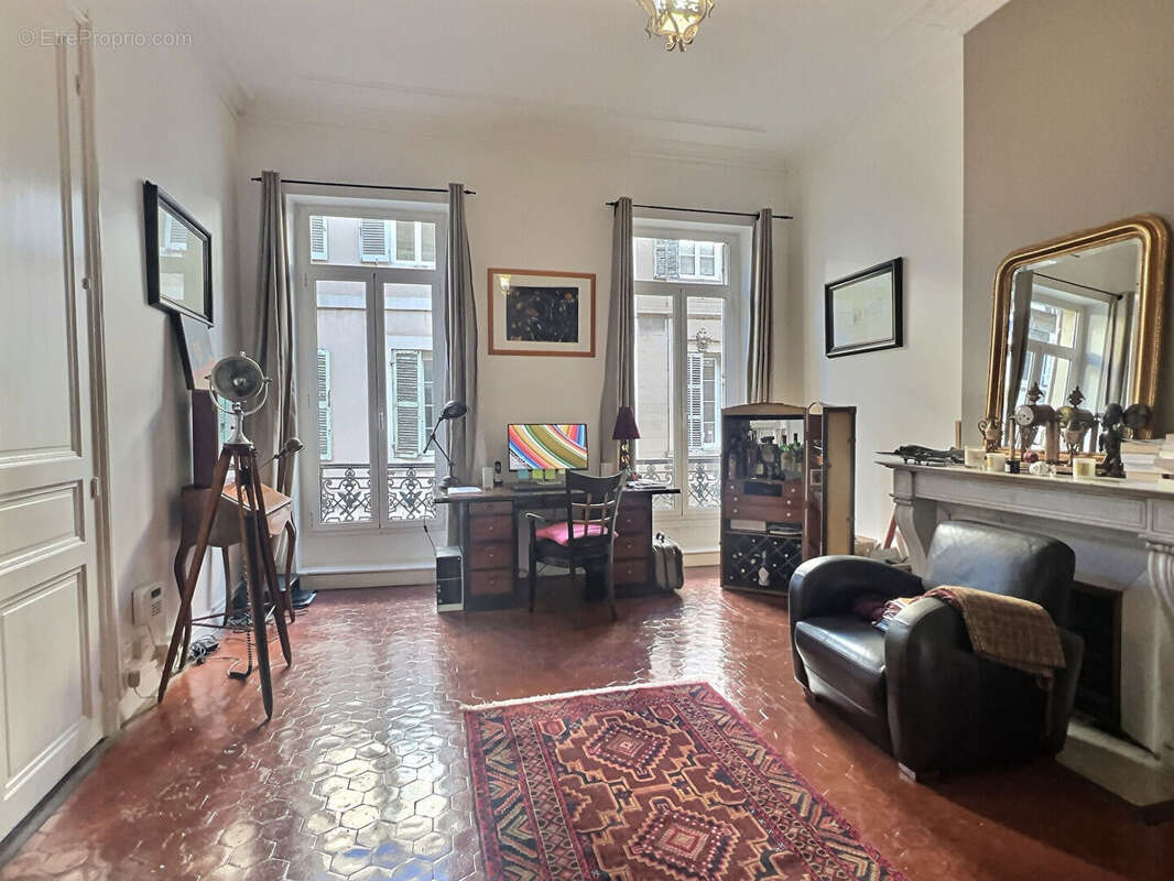 Appartement à MARSEILLE-6E
