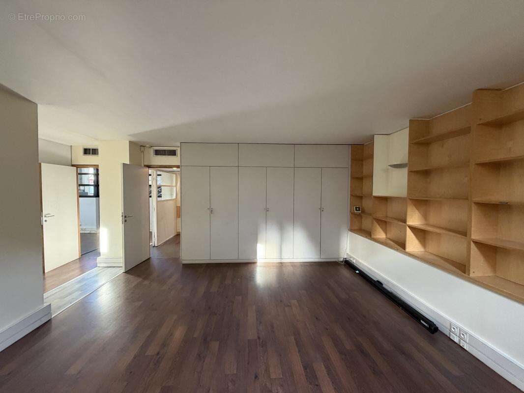 Commerce à ISSY-LES-MOULINEAUX