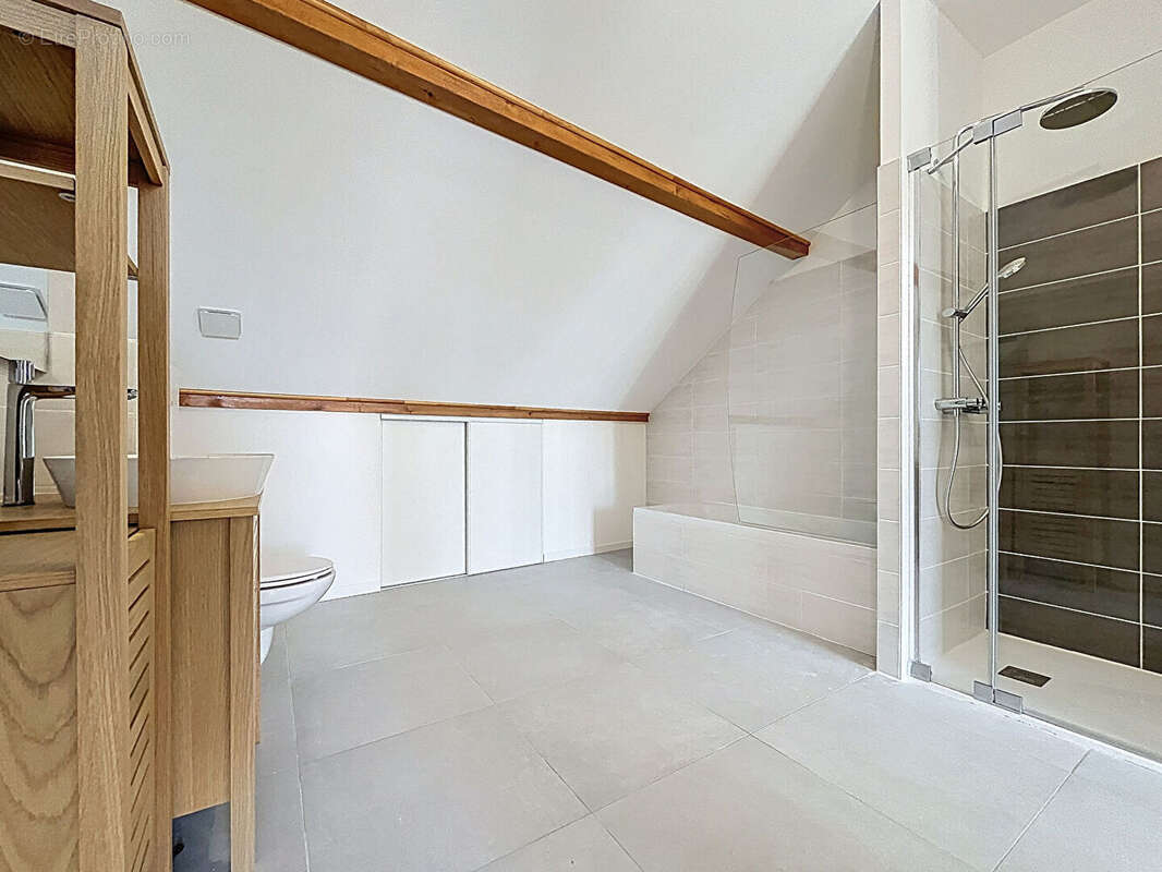 Appartement à CONTAMINE-SUR-ARVE