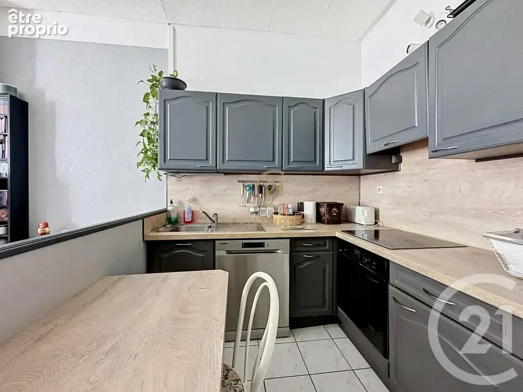 Appartement 42 m² à Lyon-8e  - photo 2